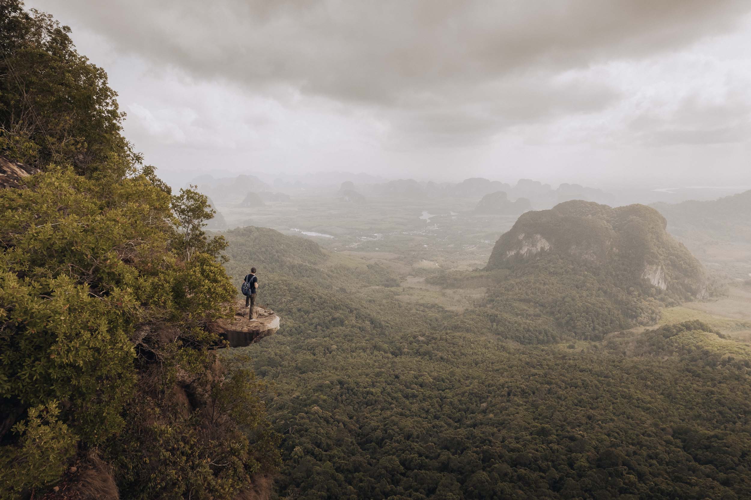 Dragon's crest mountain hike